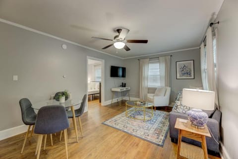 Lounge On Lincoln-Pet Friendly Haus in West Columbia