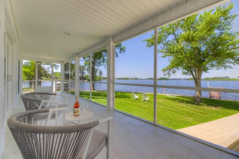 Modern Villa - Lake Views House in Leesville