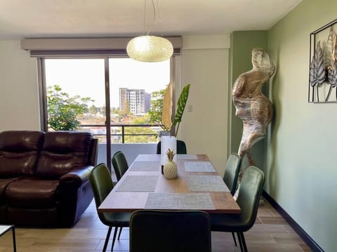 Lovely 3-bedroom rental unit with free parking Apartment in Guatemala City