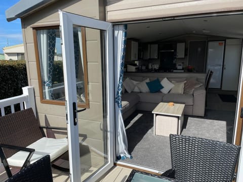 Luxury Romantic 2 Bedroom Caravan Trecco Bay Campground/ 
RV Resort in Porthcawl