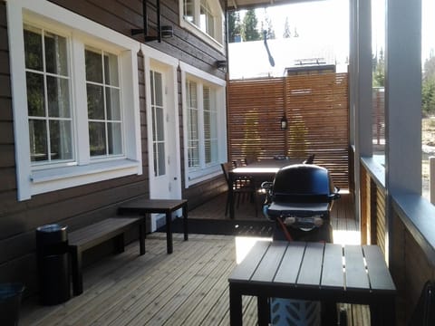 Patio, Facade/entrance, Day