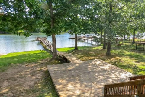 Lake Stay on Bedford Way Maison in Leesville