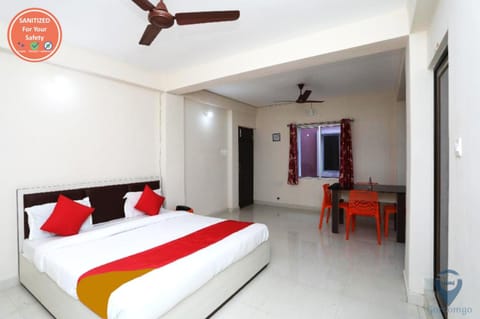 Bed, TV and multimedia, Photo of the whole room, Bedroom, fireplace, air conditioner