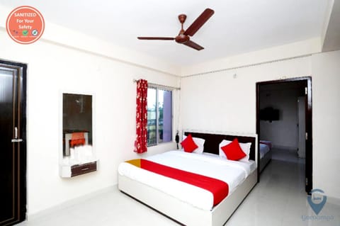 Bed, Photo of the whole room, Bedroom, fireplace, wardrobe, air conditioner