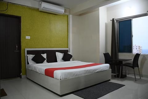 Bed, Living room, Photo of the whole room, Seating area, Bedroom, air conditioner