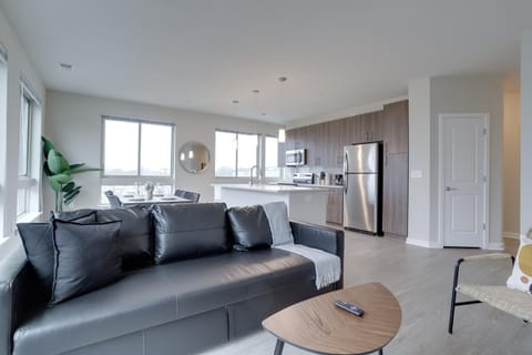 Alexandria Oasis: Comfortable 2 Bedrooms Apartment Condo in Belle Haven