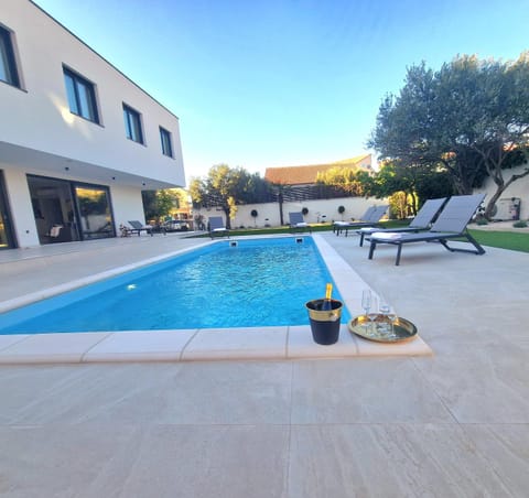 Balcony/Terrace, Swimming pool