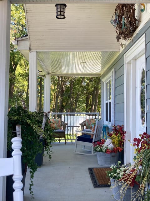 Property building, Patio, Balcony/Terrace, Garden view