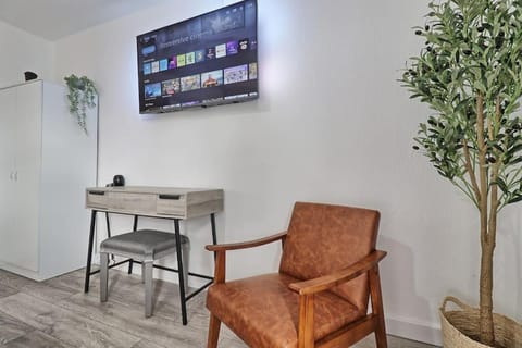 TV and multimedia, Seating area, hair dresser