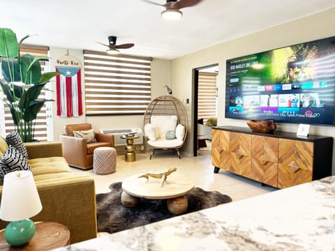 Communal lounge/ TV room, TV and multimedia, Living room, Seating area, Evening entertainment