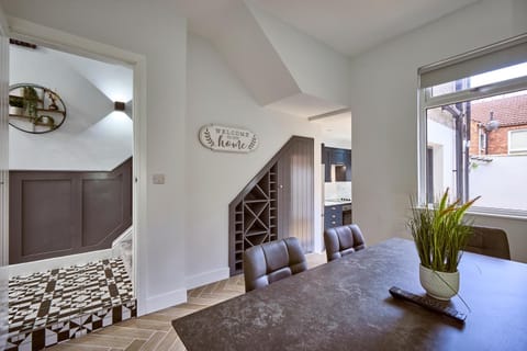 Belfast Luxury Lets - Fortwilliam Townhouse House in Belfast