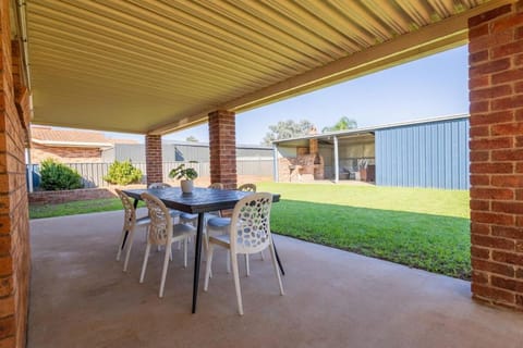 Davidson - Family Getaway, Pet Friendly House in Dubbo