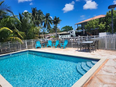 Tropical Paradise, fishing deck, Pool Ocean access Villa in Dania Beach