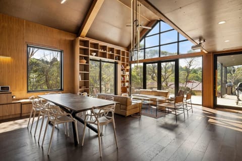 Sandbox House Luxury Architectural Retreat House in Wentworth Falls