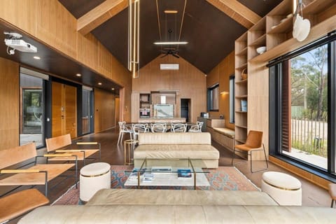 Sandbox House - Luxury Architectural Retreat House in Wentworth Falls