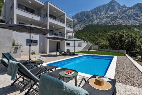 Modernes Ferienhaus in Bast mit Privatem Pool und Meerblick Casa in Baška Voda