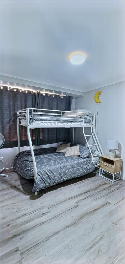 Bedroom, bunk bed