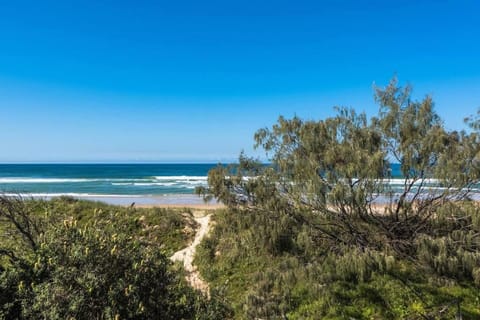 The Sandcastle - Pool ~ Beach at the end of Garden House in Peregian Beach