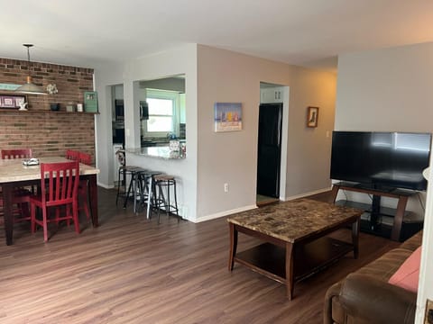 Near Ocean Ave 3 Bedrooms Apartment Condo in Long Branch