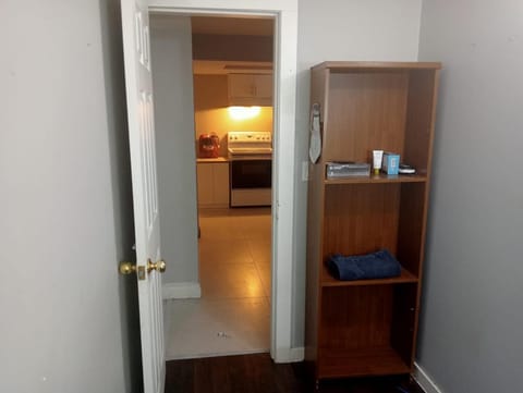 Small Cozy Private Room For 1 or 2 Travellers in a Great Location (King George Boulevard, Surrey) Vacation rental in Surrey