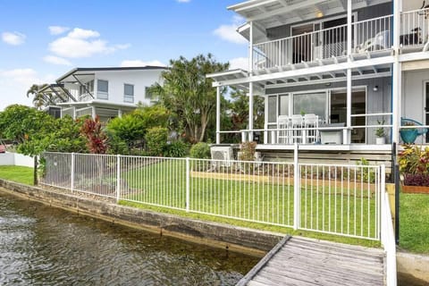 Sunsets at Snowmas, Pooch Friendly & Stunning View Condo in Noosaville