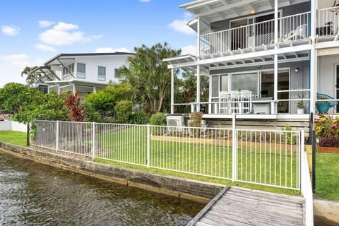 Sunsets at Snowmas, Pooch Friendly & Stunning View Apartment in Noosaville