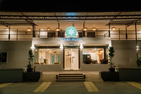 Property building, Facade/entrance, Night