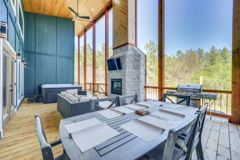Broken Bow Cabin with Private Hot Tub and Fire Pit! Casa in Broken Bow