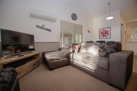 Silver Birches Holiday Village - Unit 9 House in Porepunkah