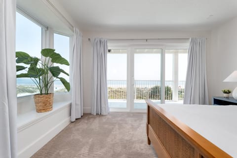 View (from property/room), Balcony/Terrace, Bedroom, Sea view