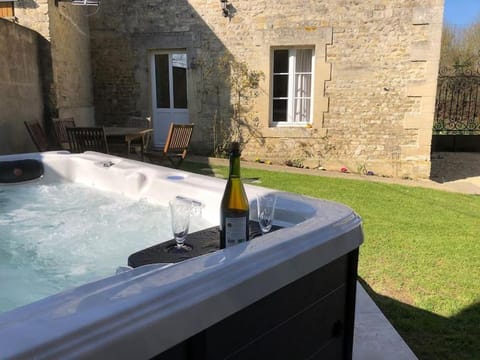 Gîte avec jacuzzi proche de Bayeux House in Normandy
