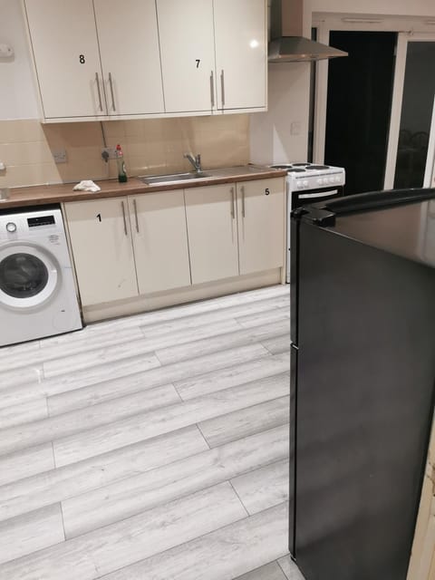 Deluxe Double Room Cosy and Comfortable FFDBL7 Vacation rental in Barking