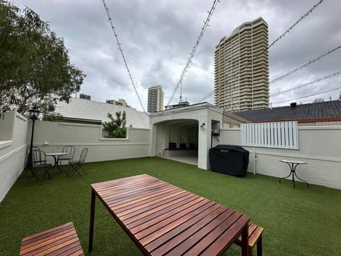 Main Beach Rooftop Condo in Surfers Paradise