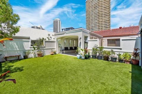 Main Beach Rooftop Condo in Surfers Paradise
