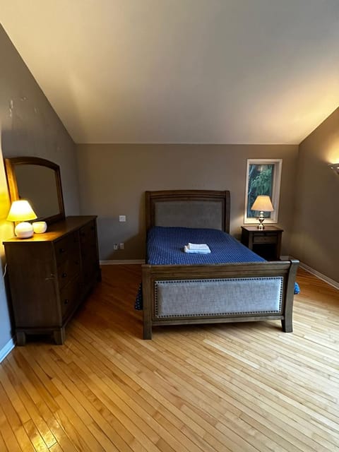 Executive Suite in a Victorian Style Bungalow Bed and Breakfast in Pickering