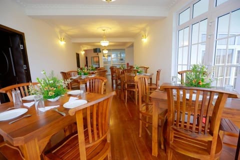 top moons Hotel in Nuwara Eliya