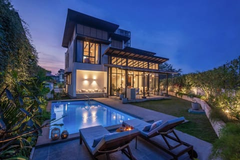 Property building, Garden, Pool view, Swimming pool