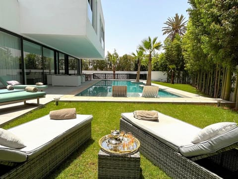 Property building, Patio, Day, Natural landscape, Garden view, Pool view, Swimming pool, sunbed