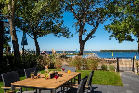 Exclusive Cube mit Meerblick direkt am Strand Strandhaus House in Biddinghuizen