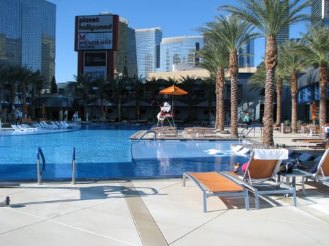 Suites at Elara Las Vegas Strip-No Resort Fees Apartment hotel in Las Vegas Strip