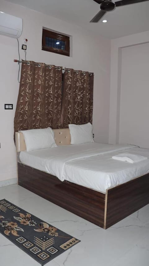 ss palace Bed and Breakfast in Varanasi