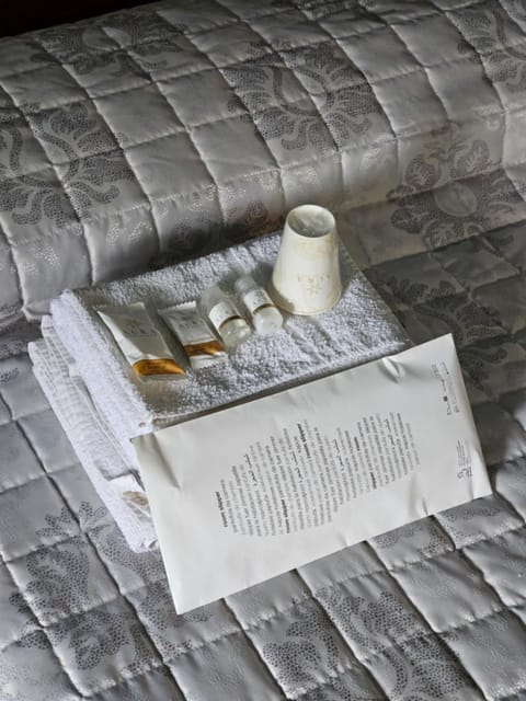 Bed, Decorative detail, Bedroom, towels