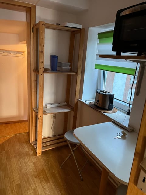 Kitchen or kitchenette, minibar