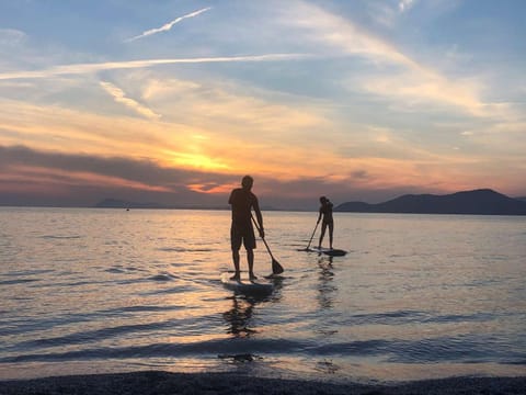 LA BAIE Studio cabine climatisé, vue mer, pour 4 personnes avec piscine sur la presqu'île de Giens à Hyères Apartment in Hyères