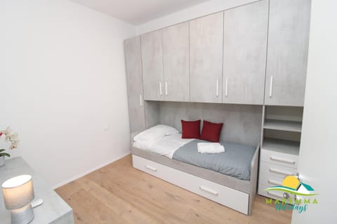 Bed, Photo of the whole room, Bedroom, wardrobe