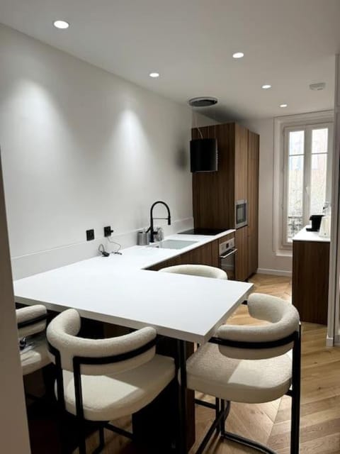 Appartement moderne et cosy Condo in Levallois-Perret