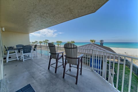 Modern Oceanfront Retreat, Spacious Balcony - 0207 condo Apartment in Upper Grand Lagoon