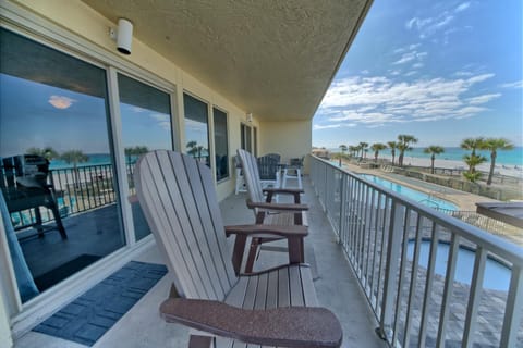 Modern Oceanfront Retreat, Spacious Balcony - 0207 condo Apartment in Upper Grand Lagoon