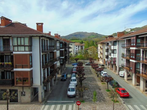 Property building, Spring, Day, Neighbourhood, Natural landscape, Bird's eye view, City view, Mountain view, Street view, Location, Parking