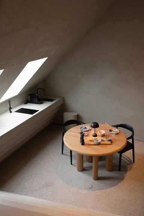 Coffee/tea facilities, Kitchen or kitchenette, Living room, Dining area, Food